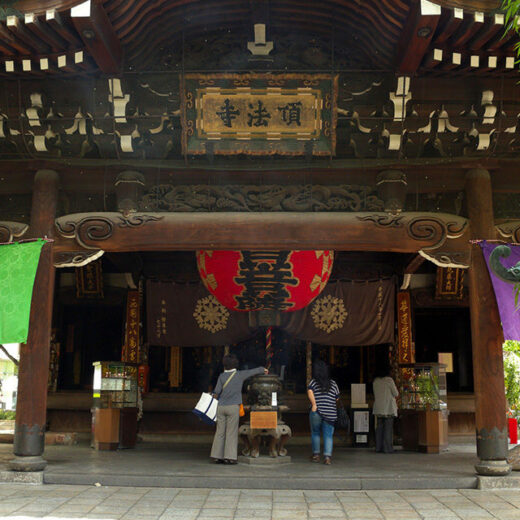 說到能在京都中心部欣賞楓葉的名勝，那就是六角堂！