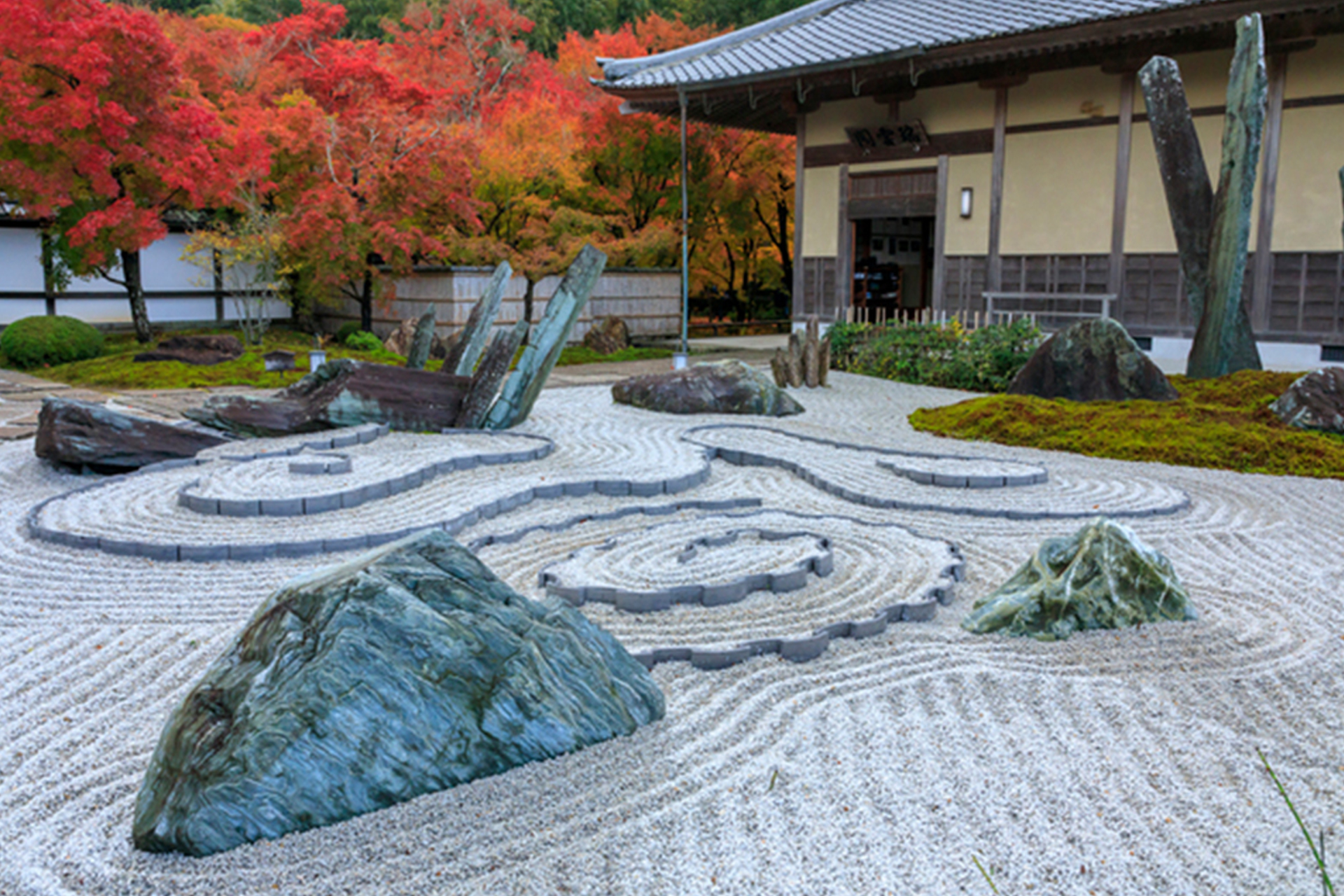 只有在秋天的京都才能看到的楓葉真是令人陶醉的絕景